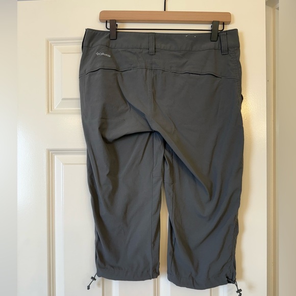 Columbia Omni Shield Outdoor Athletic Gray Crop Pant Women’s Size 10 - Picture 11 of 12